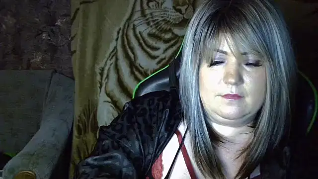 Snapshot of YuliiaSan chatting on October 17, 2025, 4:42 pm YuliiaSan online show from October 17, 2025, 4:42 pm