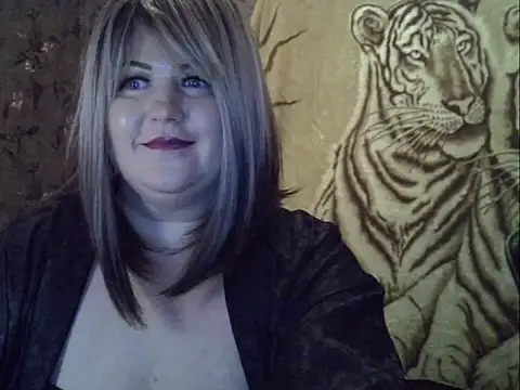 YuliiaSan online show from December 18, 2025, 5:57 am