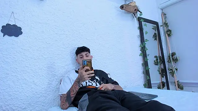 j martony online show from December 18, 2025, 4:40 am