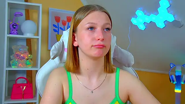 BeatriceBinoche online show from April 21, 2026, 6:34 pm