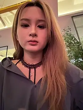 yuki june online show from April 15, 2026, 7:59 am