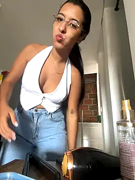 Snapshot of Valerygomez02 chatting on October 17, 2025, 7:16 pm Valerygomez02 online show from October 17, 2025, 7:16 pm