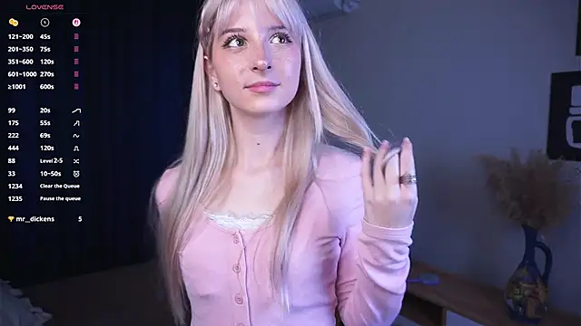 FridaAaberg online show from September 24, 2025, 7:12 am