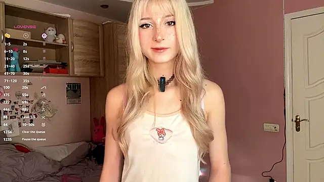 FridaAaberg online show from November 16, 2025, 7:03 am