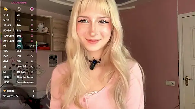 FridaAaberg online show from November 26, 2025, 7:42 am