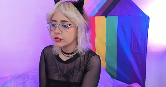 Snapshot of NekoWaifu chatting on September 30, 2025, 12:32 pm NekoWaifu online show from September 30, 2025, 12:32 pm