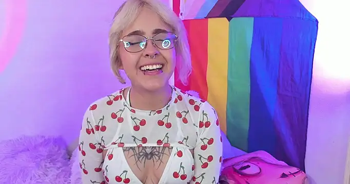 Snapshot of NekoWaifu chatting on October 1, 2025, 12:44 pm NekoWaifu online show from October 1, 2025, 12:44 pm