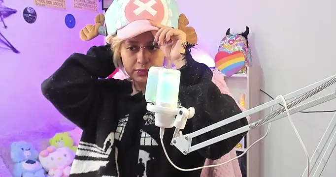 Snapshot of NekoWaifu chatting on October 11, 2025, 1:20 pm NekoWaifu online show from October 11, 2025, 1:20 pm