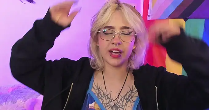 Snapshot of NekoWaifu chatting on October 15, 2025, 1:11 pm NekoWaifu online show from October 15, 2025, 1:11 pm