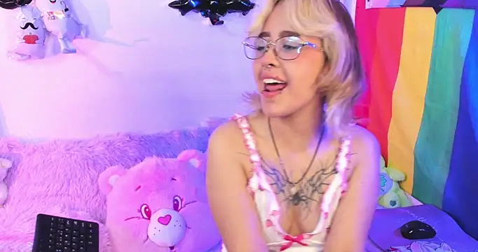 Snapshot of NekoWaifu chatting on October 22, 2025, 1:11 pm NekoWaifu online show from October 22, 2025, 1:11 pm