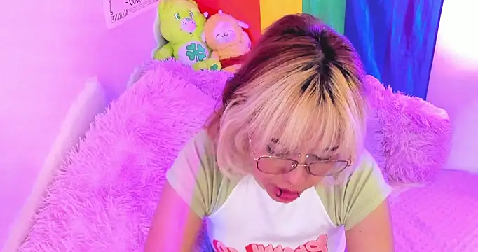 Snapshot of NekoWaifu chatting on November 5, 2025, 1:33 pm NekoWaifu online show from November 5, 2025, 1:33 pm