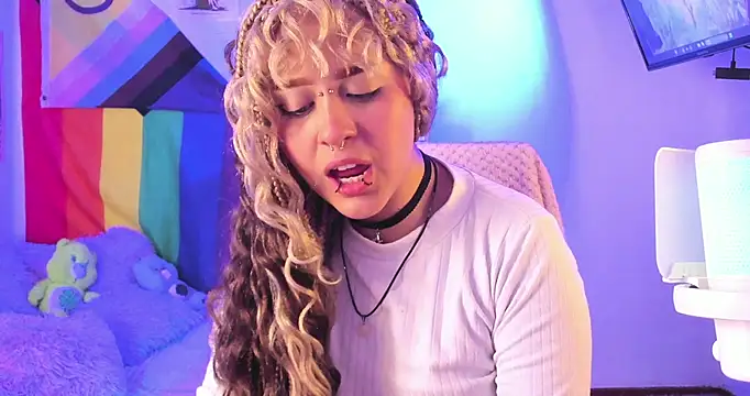 NekoWaifu online show from November 18, 2025, 2:10 pm