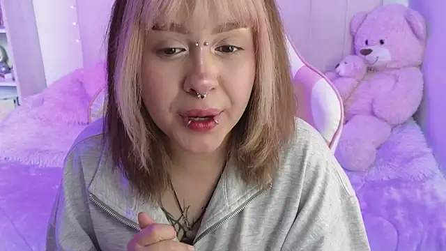 Snapshot of NekoWaifu chatting on May 11, 2026, 4:04 pm NekoWaifu online show from May 11, 2026, 4:04 pm