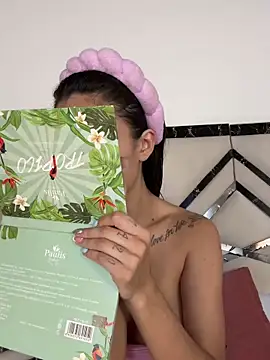 MiaKane99 online show from November 1, 2025, 9:06 pm