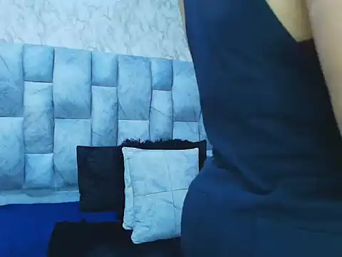 sofiagutierrez   online show from September 26, 2025, 3:32 am