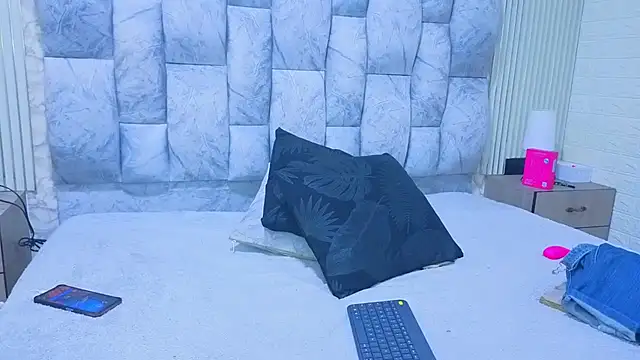 sofiagutierrez   online show from November 9, 2025, 10:13 am