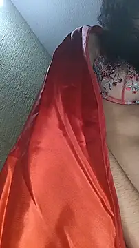 Snapshot of Emily-hottson chatting on November 2, 2025, 4:59 am Emily-hottson online show from November 2, 2025, 4:59 am