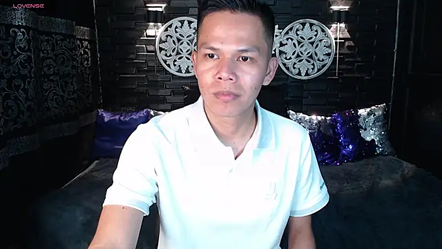adrian boy2 online show from September 18, 2025, 7:27 pm