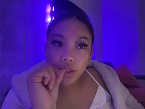 MissCherryyxox online show from September 22, 2025, 7:05 pm