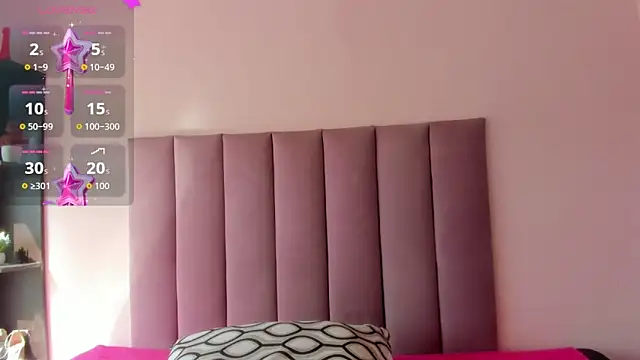 HoollyHendrix online show from October 1, 2025, 7:53 pm