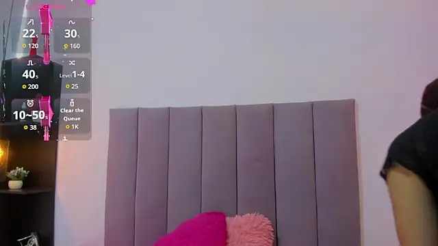 HoollyHendrix online show from October 21, 2025, 7:58 pm