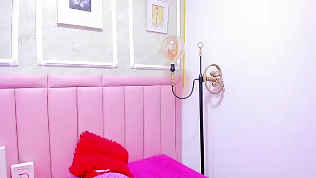 HoollyHendrix online show from December 15, 2025, 8:46 pm