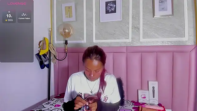 HoollyHendrix online show from February 20, 2026, 9:04 pm