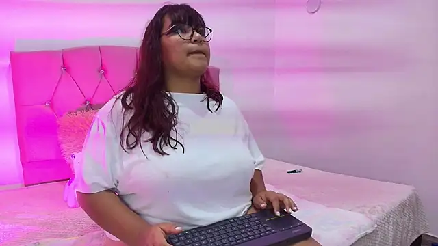 Snapshot of Ruby_Nooir chatting on September 19, 2025, 12:34 am Ruby Nooir online show from September 19, 2025, 12:34 am