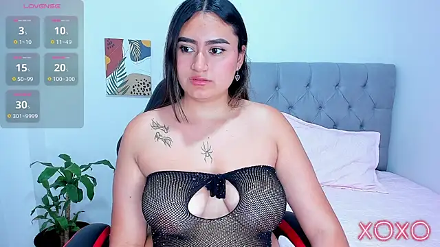 mia hajar333 online show from December 19, 2025, 8:49 pm