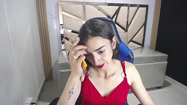 Maily a  online show from November 6, 2025, 3:07 am