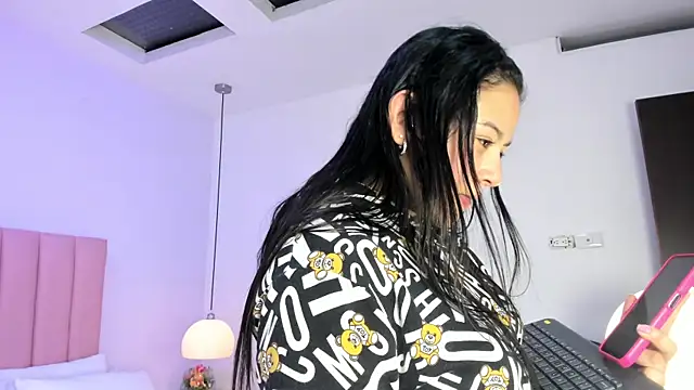 Amy Ferreira online show from October 24, 2025, 11:12 pm