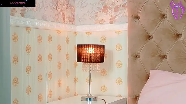 Snapshot of CoraVex chatting on October 4, 2025, 3:48 am CoraVex online show from October 4, 2025, 3:48 am