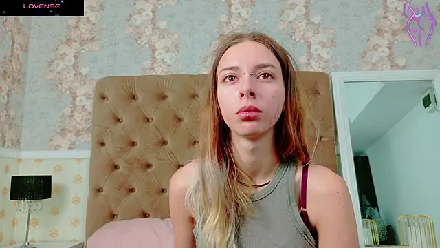 Snapshot of CoraVex chatting on October 8, 2025, 4:10 am CoraVex online show from October 8, 2025, 4:10 am