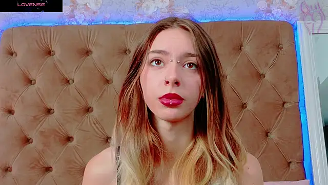 Snapshot of CoraVex chatting on October 22, 2025, 4:13 am CoraVex online show from October 22, 2025, 4:13 am