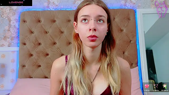 Snapshot of CoraVex chatting on October 24, 2025, 4:20 am CoraVex online show from October 24, 2025, 4:20 am