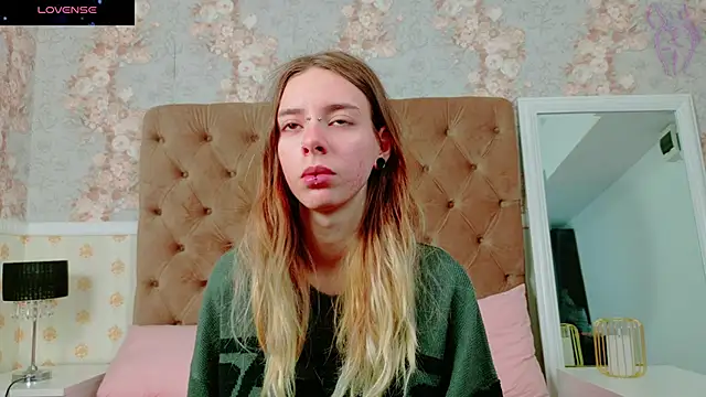 Snapshot of CoraVex chatting on October 30, 2025, 3:41 am CoraVex online show from October 30, 2025, 3:41 am