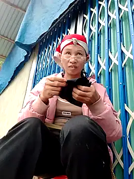 donna-bae online show from October 25, 2025, 8:55 am