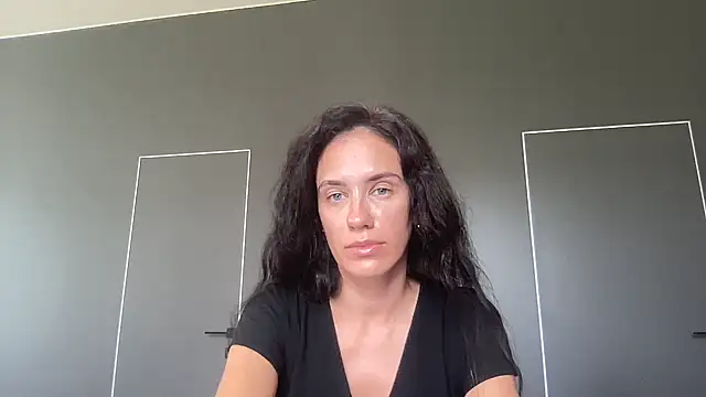 Snapshot of Omelvia chatting on August 6, 2026, 8:27 am Omelvia online show from August 6, 2026, 8:27 am