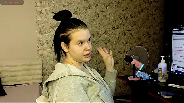 LoNik Tvvins online show from October 15, 2025, 12:38 pm