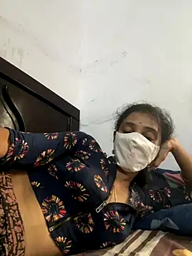 sweetreddy-02 online show from October 3, 2025, 8:55 am