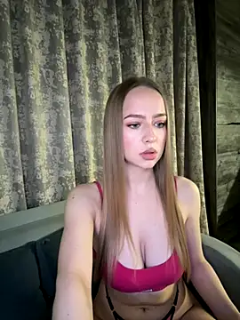 MissOyee online show from November 29, 2025, 7:06 pm