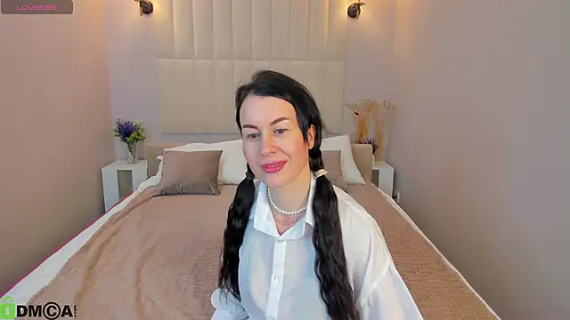 Stella Leon online show from October 11, 2025, 1:05 am