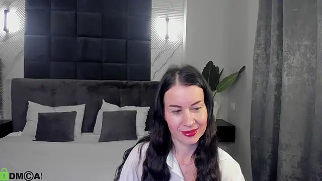 Stella Leon online show from October 19, 2025, 1:28 am