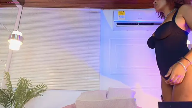 alessia moon1 online show from November 21, 2025, 12:48 pm