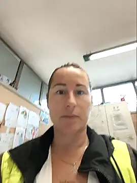 bichota85 online show from October 3, 2025, 10:34 am