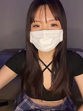 momodayo2525 online show from September 18, 2025, 2:08 pm