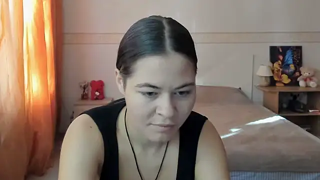 NicoleCollys online show from September 21, 2025, 1:24 pm