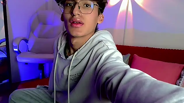 bellmontneon online show from September 29, 2025, 11:26 am