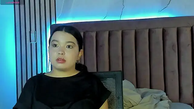 LunaWiill  online show from September 22, 2025, 12:18 pm