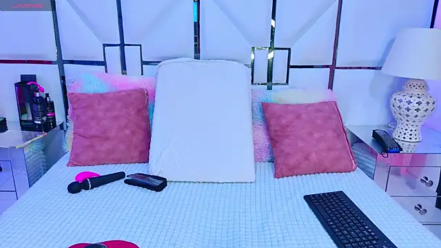 SabrinnaTaylor online show from November 9, 2025, 7:23 pm